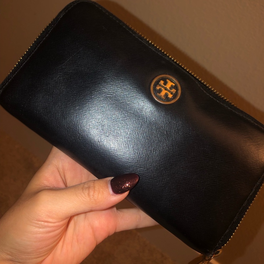 Tory Burch zip continental wallet